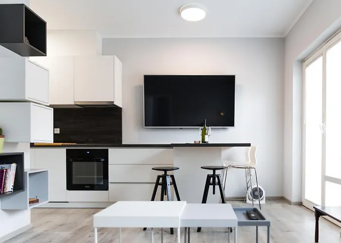 Center Modern With Big Balcony בלד