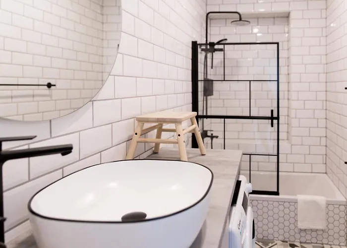 公寓 Center Modern With Big Balcony