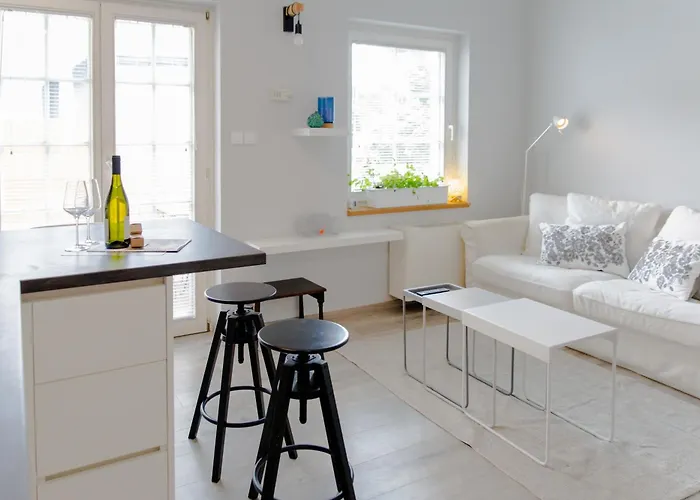 Center Modern With Big Balcony בלד